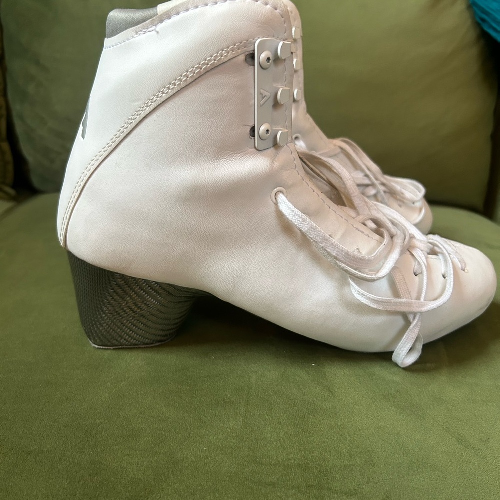 Aura Custom Ice Dance Boot